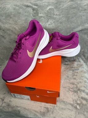 New in Box 🏃🏼‍♀️ Women’s Nike Revolution - Size 8.5